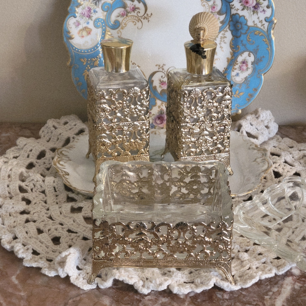 Elegant Gold Perfume Bottle Set